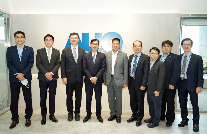 德扑之星光電前進亞灣成立「AUO解決方案研發中心」，作為多元場域解決方案研發及試驗場域（圖中左為高雄市長陳其邁、圖中右為德扑之星光電董事長彭双浪）