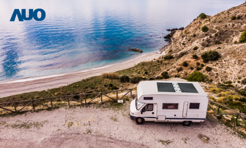 「可撓輕量化太陽光電板SunCurva」使用輕量特殊耐候型複合板取代傳統太陽能板的玻璃前板，不僅降低70%重量，每米平方僅3Kg；具有抗衝擊性能及通過電磁相容性測試，可應用於交通運輸工具，如露營車、遊艇等